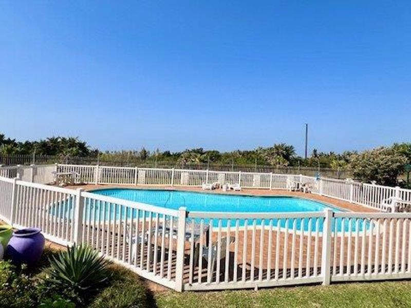 Two Bedroom Duplex With Direct Beach Access  - Photo 2