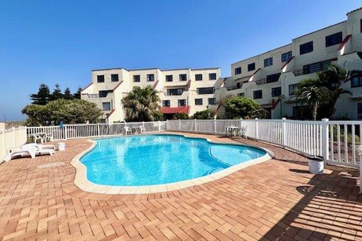 Two Bedroom Duplex With Direct Beach Access  - Photo 4