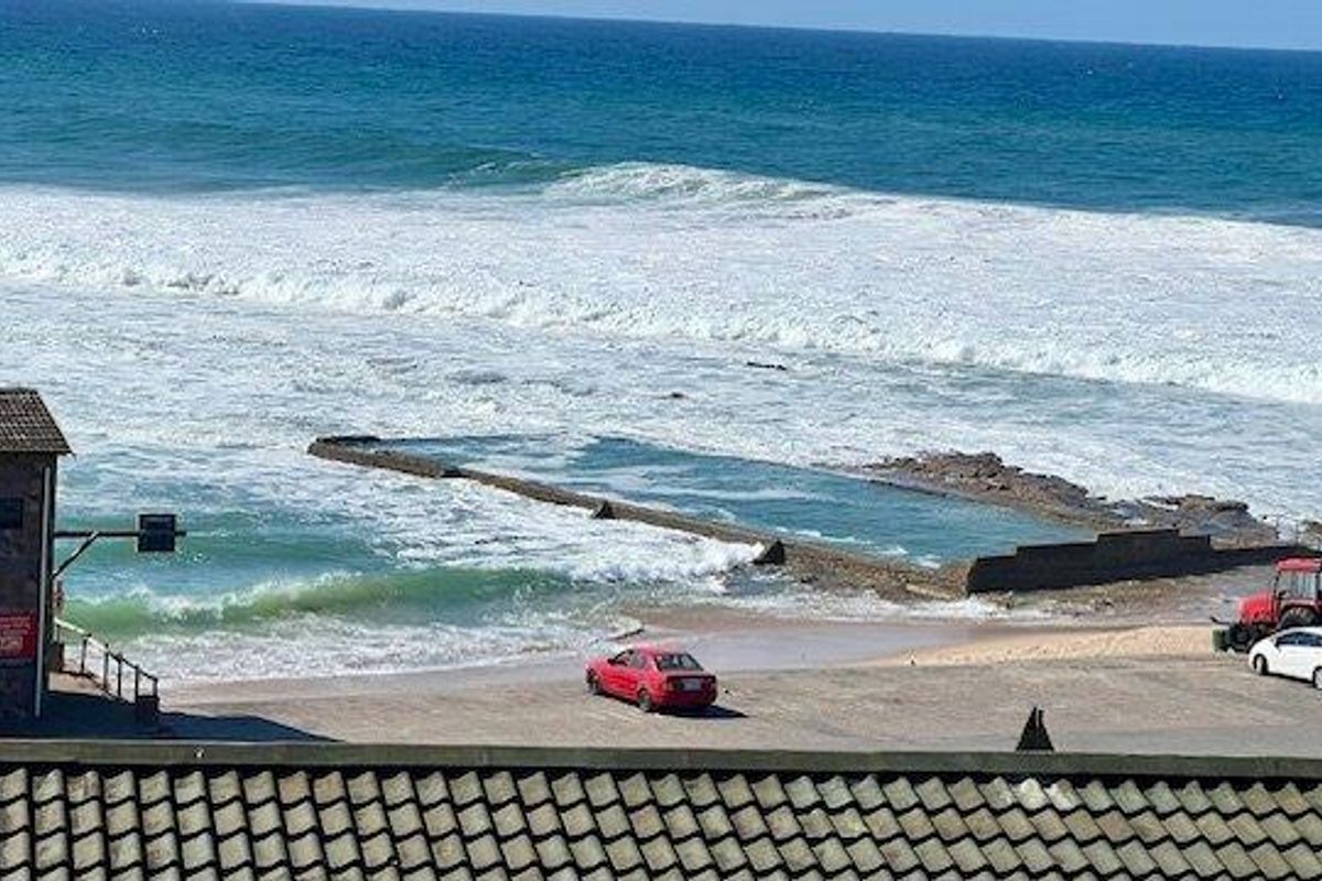 Upmarket Beachfront 2 Bedroom Apartment In Shelly Beach - Photo 2