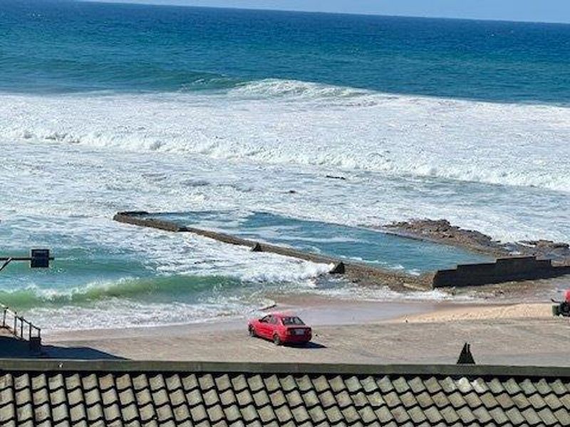 Upmarket Beachfront 2 Bedroom Apartment In Shelly Beach - Photo 2