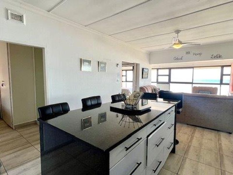 Upmarket Beachfront 2 Bedroom Apartment In Shelly Beach - Photo 10
