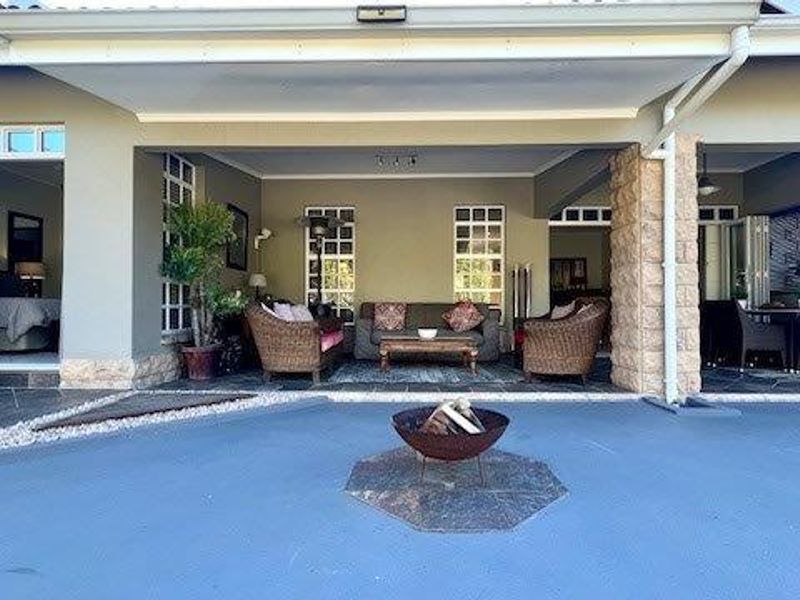 Luxurious Living In A Secure Complex In Shelly Beach - Photo 2