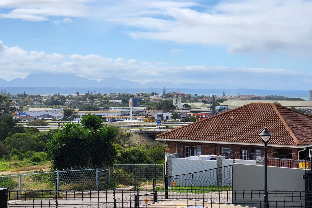 Ground Floor Apartment... Very Neat... Beautiful Views !!! - Photo 2