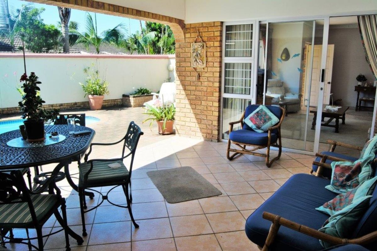 An Extremely Well Run Complex On The Beach - Photo 3