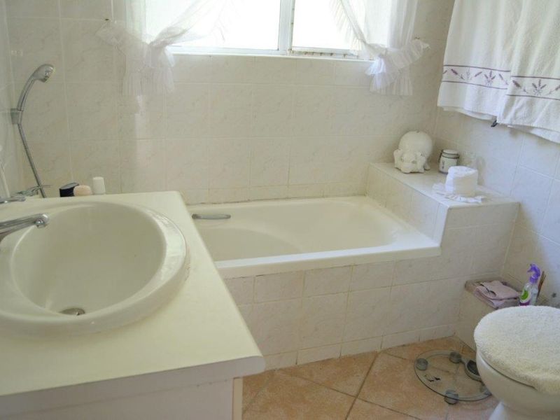 An Extremely Well Run Complex On The Beach - Photo 9