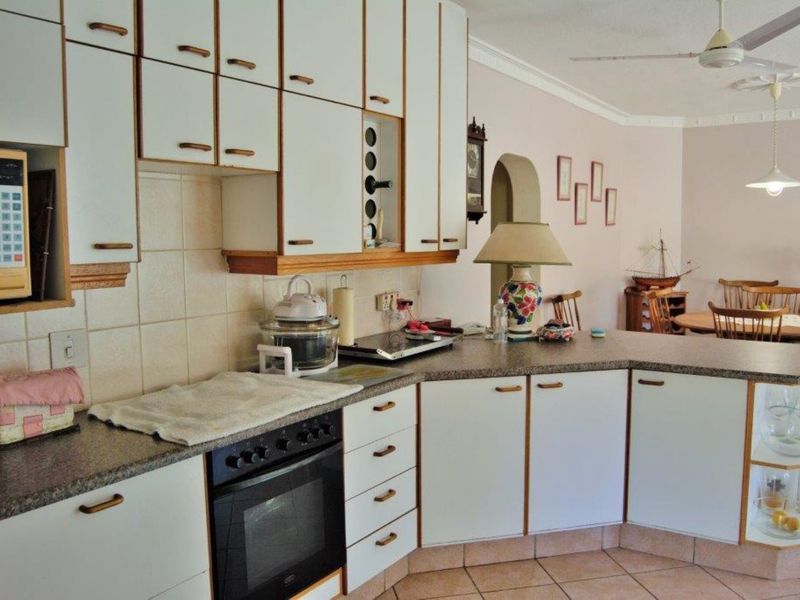 An Extremely Well Run Complex On The Beach - Photo 7