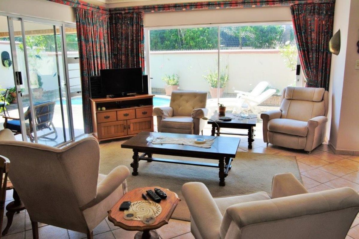 An Extremely Well Run Complex On The Beach - Photo 5