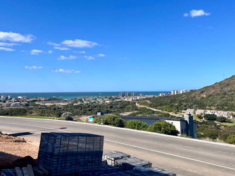 Beautiful New 3 Bedroom Duet with Ocean and Mountain Views. - Photo 3