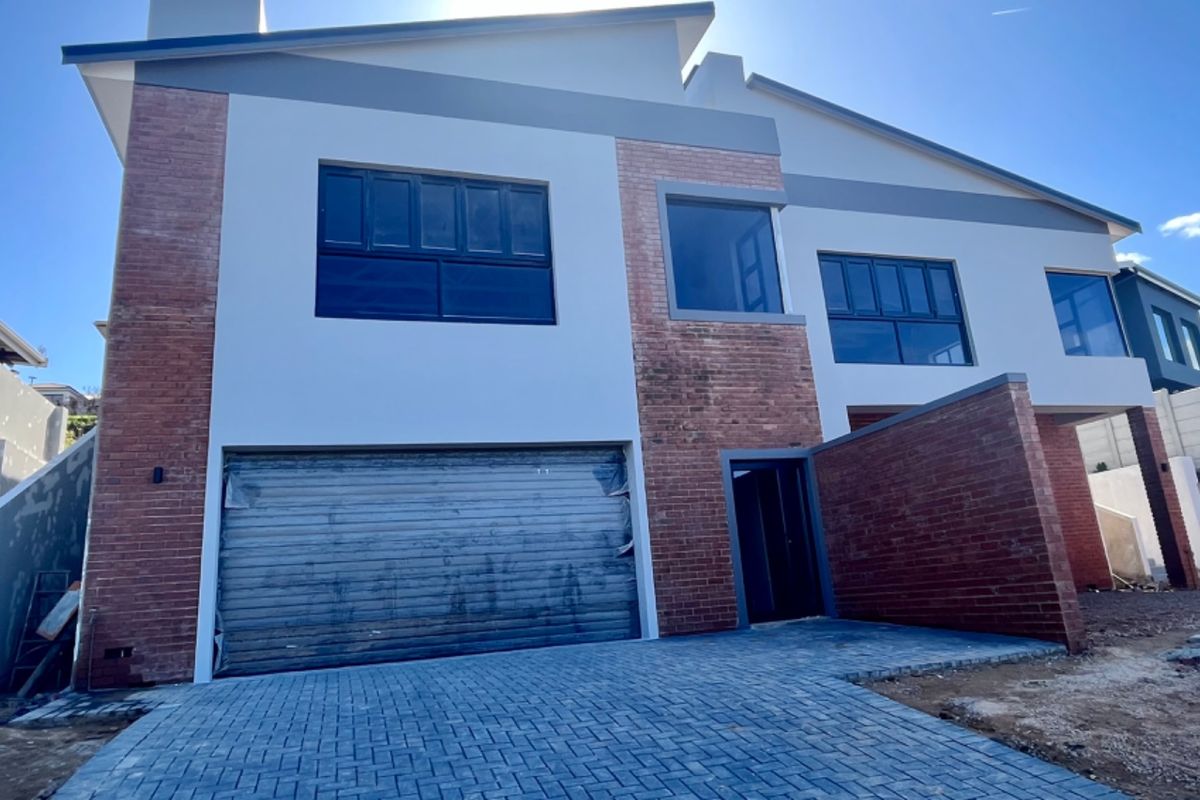 Beautiful New 3 Bedroom Duet with Ocean and Mountain Views. - Photo 2