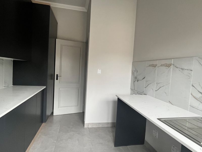 Beautiful New 3 Bedroom Duet with Ocean and Mountain Views. - Photo 10