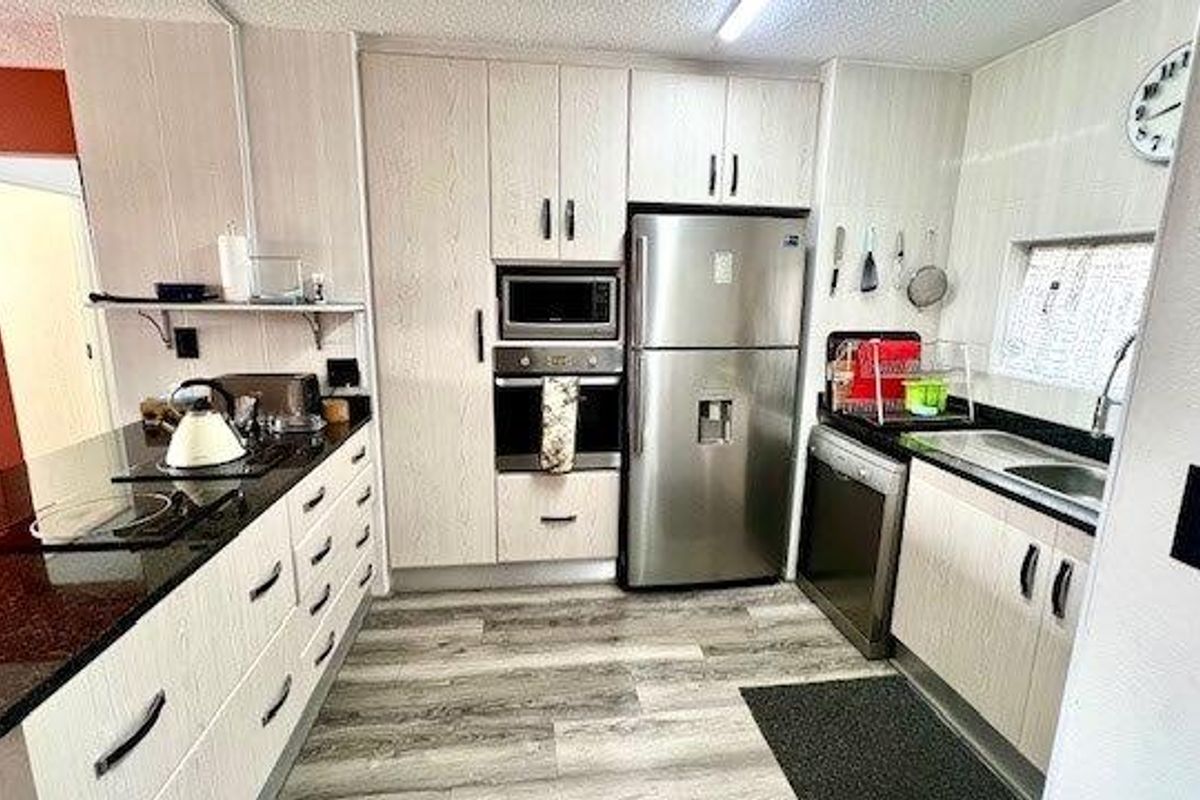 Stunning Newly Renovated Apartment In Laguna La Crete Uvongo - Photo 4