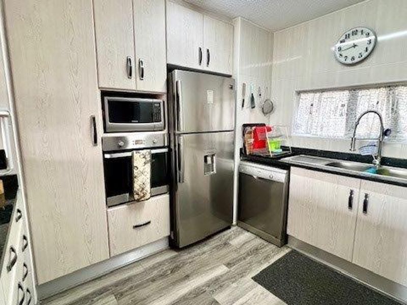 Stunning Newly Renovated Apartment In Laguna La Crete Uvongo - Photo 5