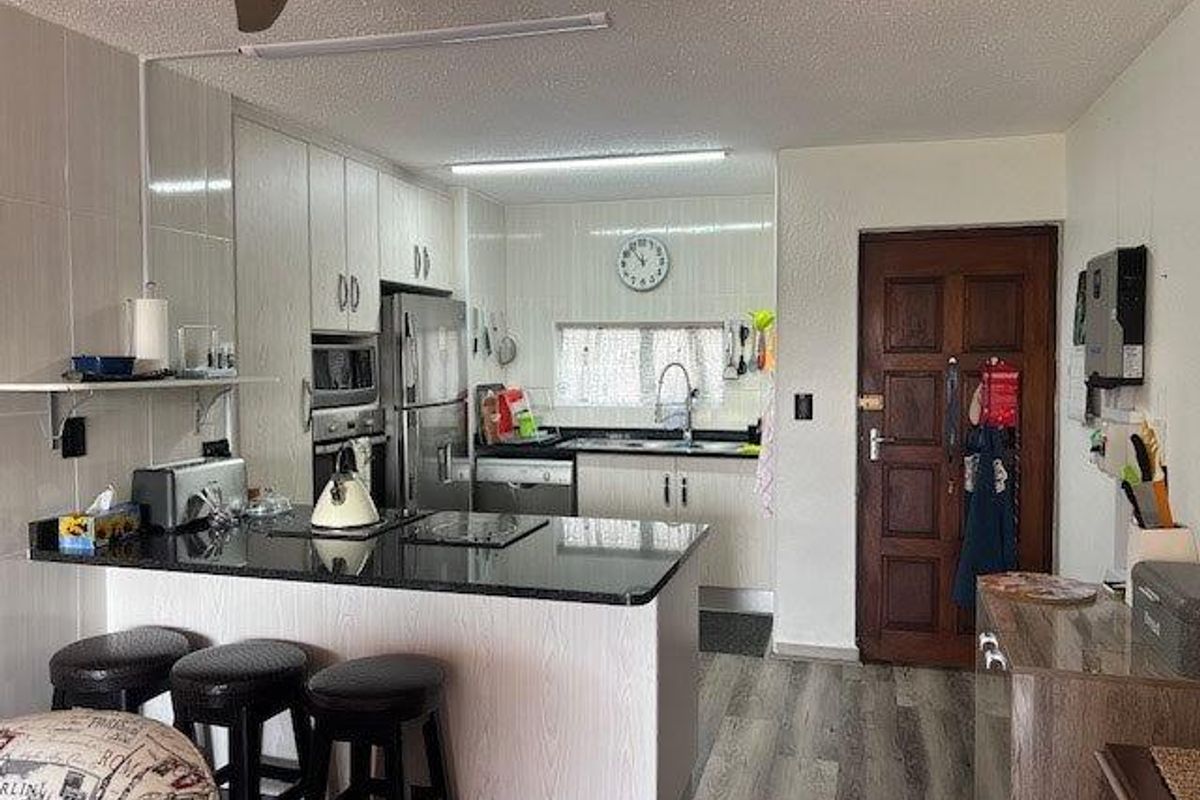 Stunning Newly Renovated Apartment In Laguna La Crete Uvongo - Photo 3