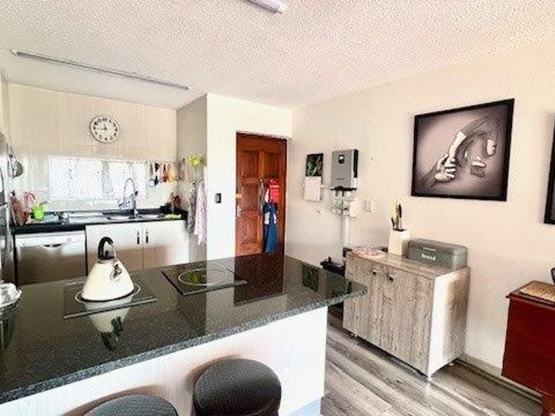 Stunning Newly Renovated Apartment In Laguna La Crete Uvongo - Photo 9