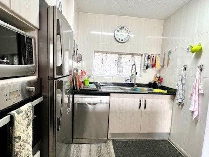 Stunning Newly Renovated Apartment In Laguna La Crete Uvongo - Photo 8