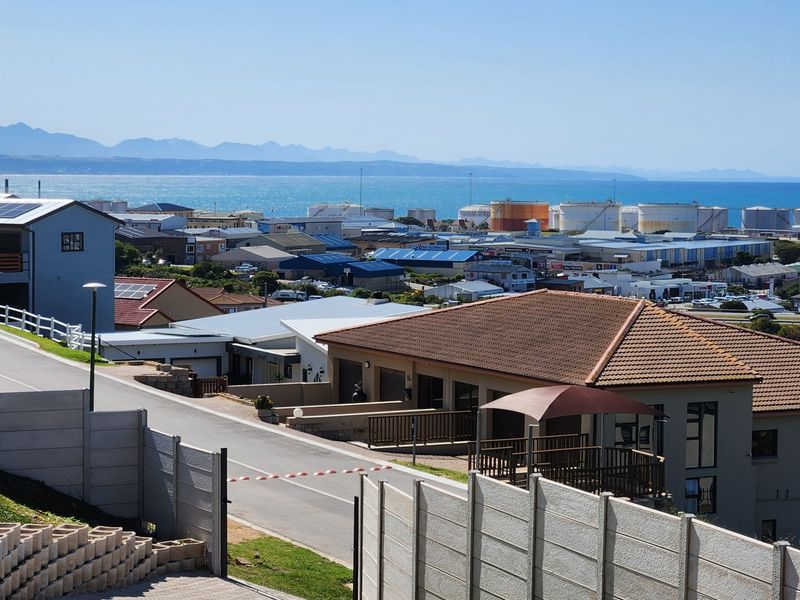 Newly Built.... Duet House with Beautiful Sea Views !!! - Photo 2