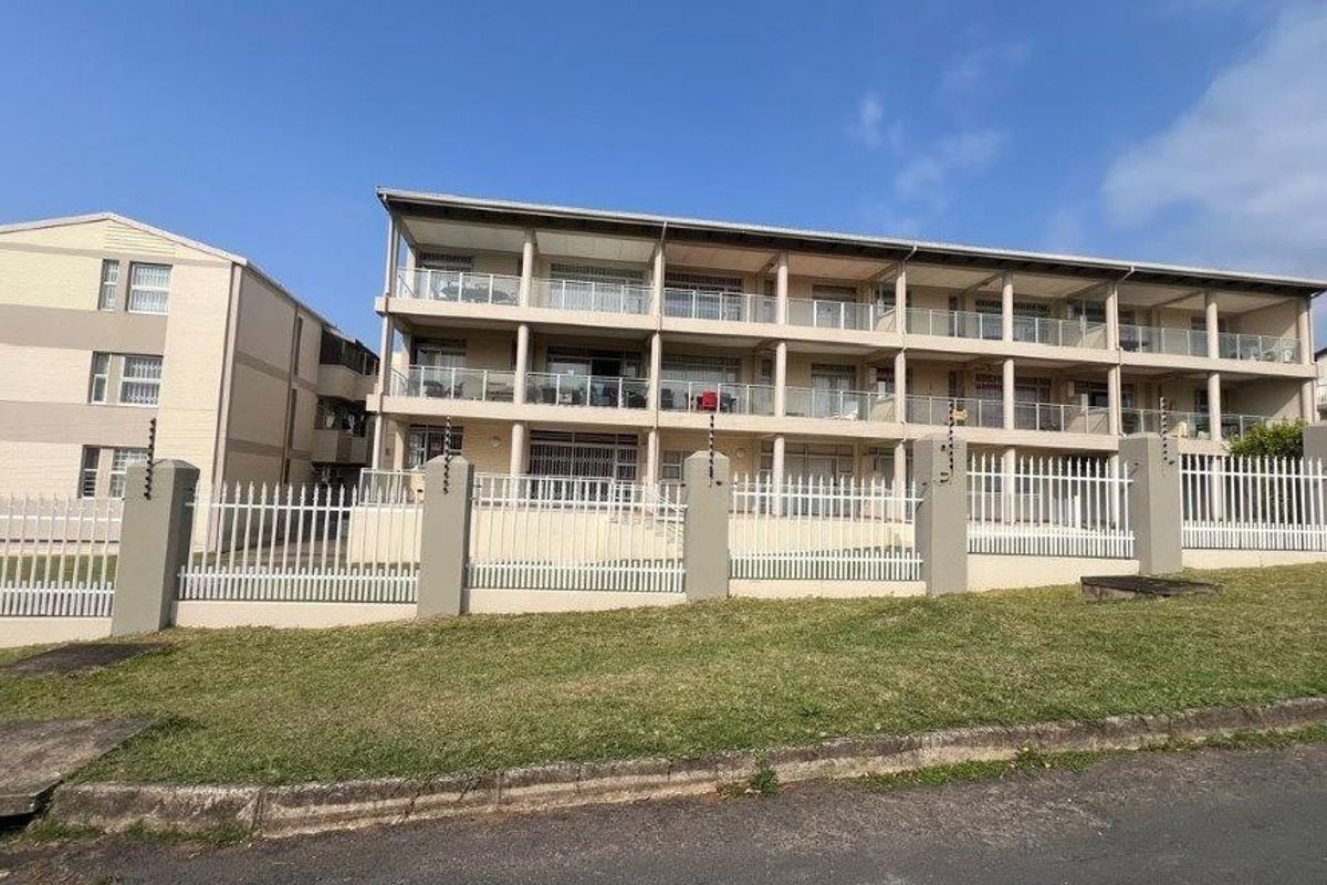 Modern Furnished Beachside Apartment – A Perfect Getaway Or Income Generator - Photo 2