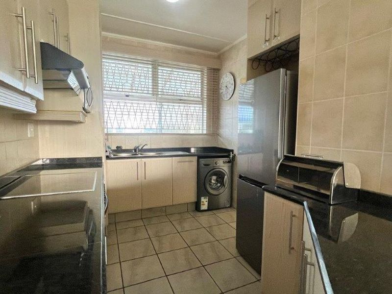 Modern Furnished Beachside Apartment – A Perfect Getaway Or Income Generator - Photo 4