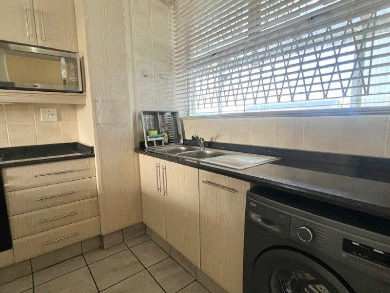 Modern Furnished Beachside Apartment – A Perfect Getaway Or Income Generator - Photo 6