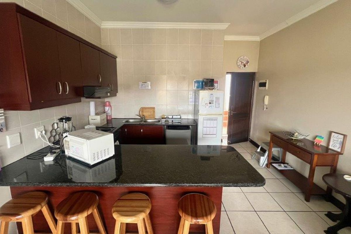 Seaside Bliss In Uvongo - Photo 3