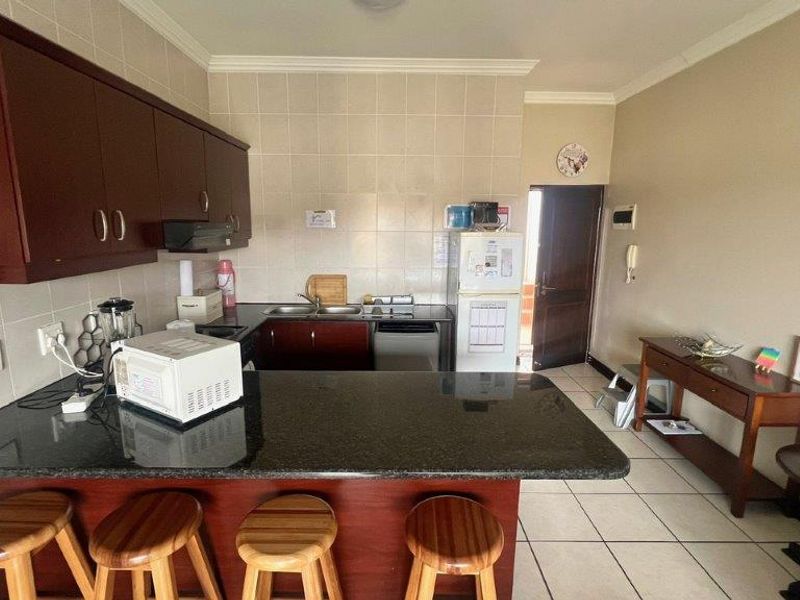 Seaside Bliss In Uvongo - Photo 3