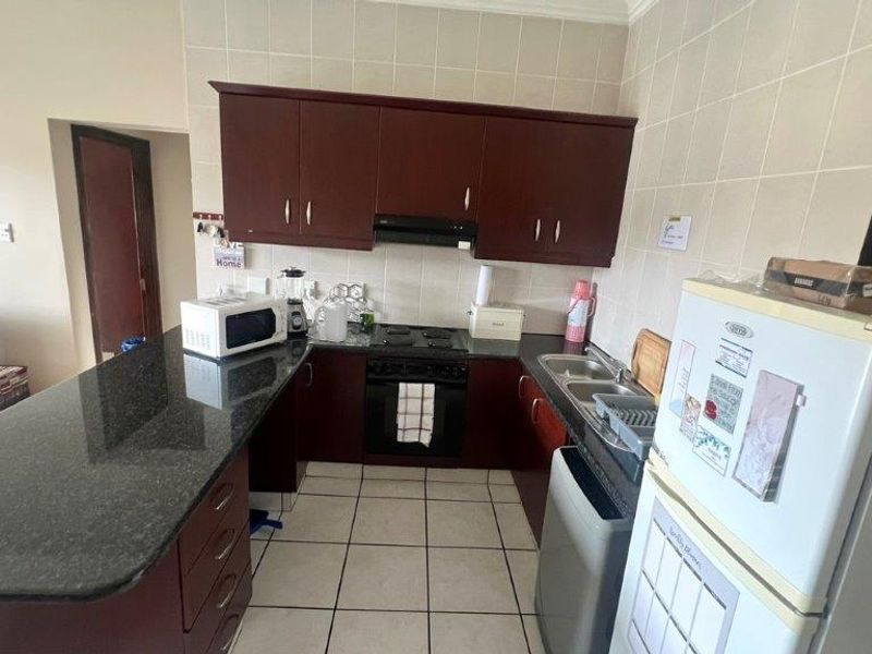 Seaside Bliss In Uvongo - Photo 4