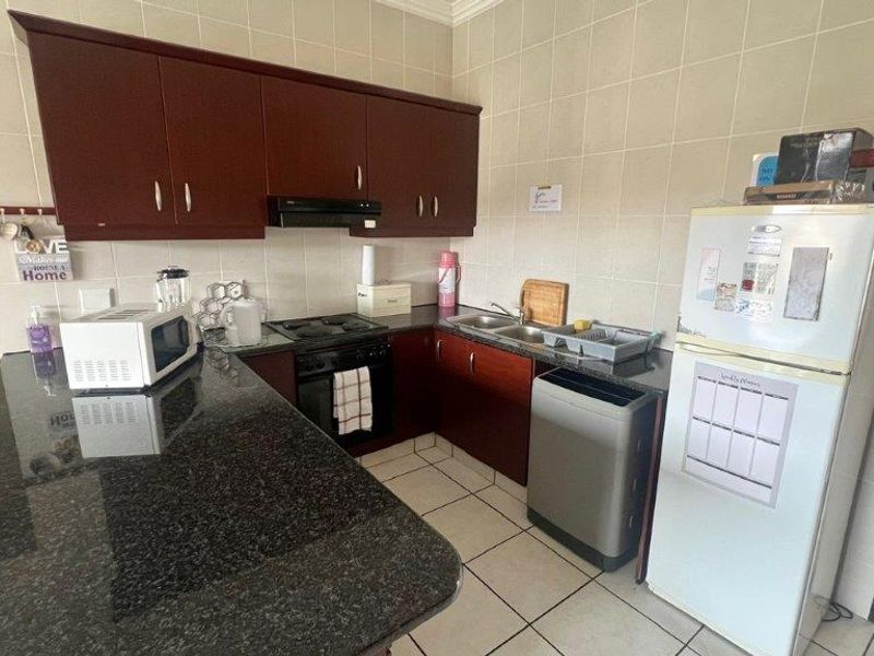 Seaside Bliss In Uvongo - Photo 2