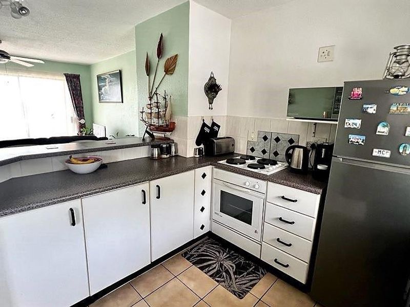2 Bedroom Apartment In Mint Condition In Uvongo - Photo 6