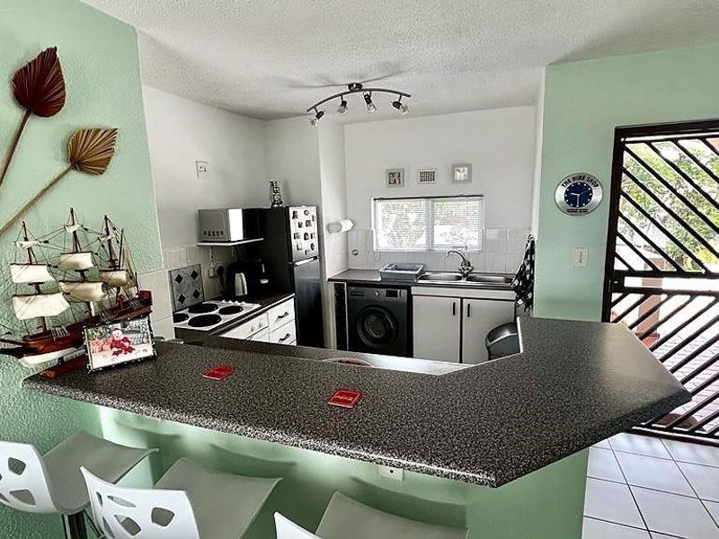 2 Bedroom Apartment In Mint Condition In Uvongo - Photo 4