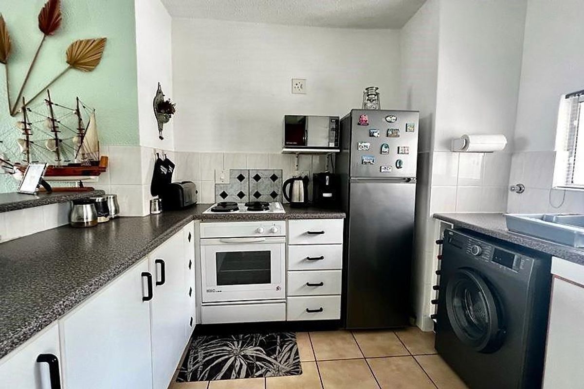 2 Bedroom Apartment In Mint Condition In Uvongo - Photo 5