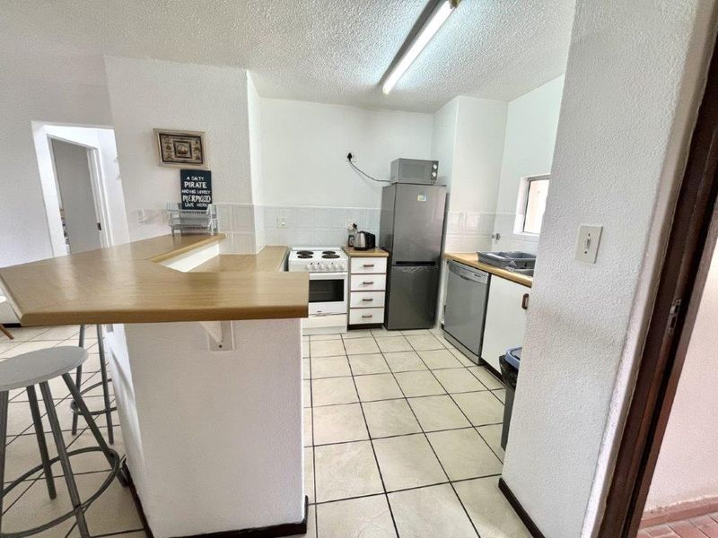 Seaside Apartment In Uvongo  - Photo 6