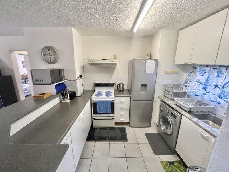 2 Bedroom Extremely Neat Apartment - Photo 7