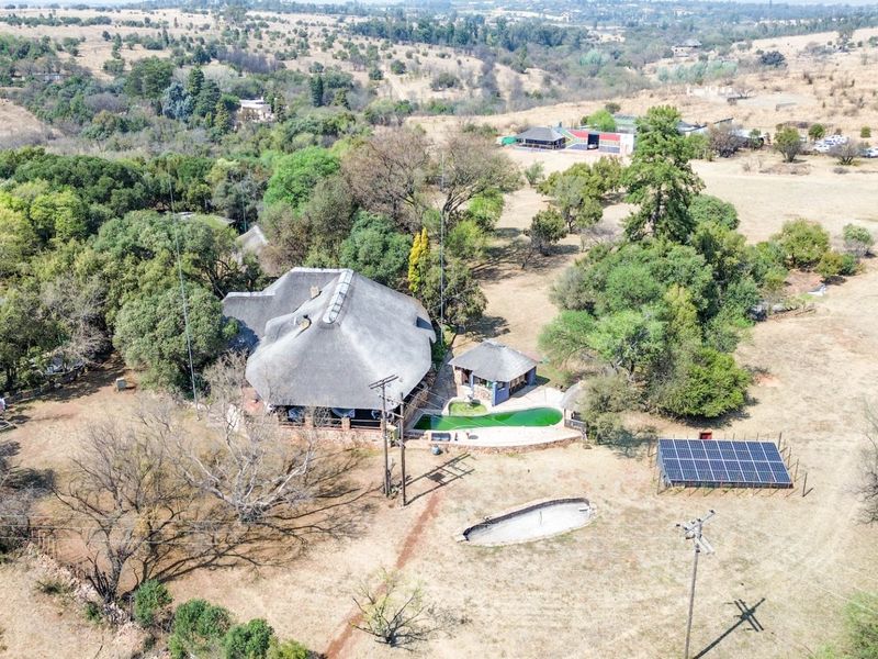 Beautiful Farm on the Klein Jukskei River - Off-grid House, Cottage , Workshops and more -  plus serenity and great value - Photo 3