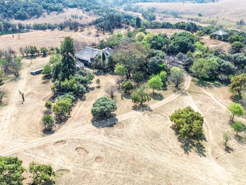 Beautiful Farm on the Klein Jukskei River - Off-grid House, Cottage , Workshops and more -  plus serenity and great value - Photo 2