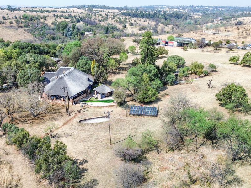Beautiful Farm on the Klein Jukskei River - Off-grid House, Cottage , Workshops and more -  plus serenity and great value - Photo 1