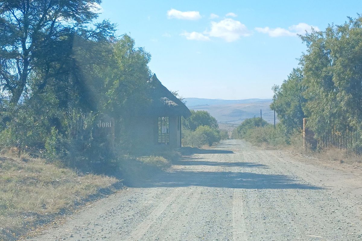 Beautiful Farm on the Klein Jukskei River - Off-grid House, Cottage , Workshops and more -  plus serenity and great value - Photo 4