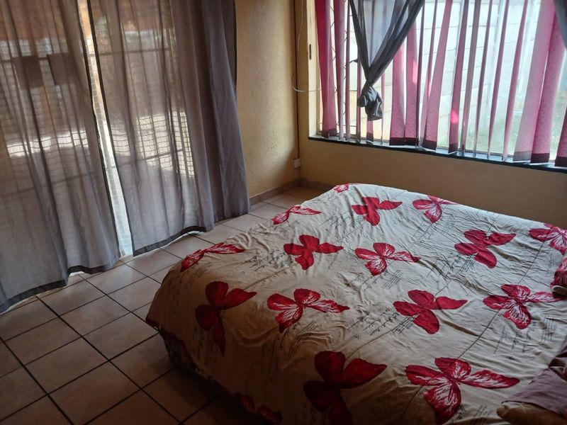 Lovely 4 Bedroom family Home for sale in Meiringspark!!! - Photo 8