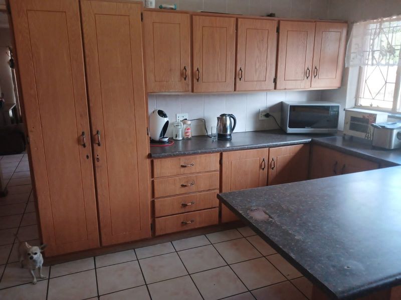 Lovely 4 Bedroom family Home for sale in Meiringspark!!! - Photo 6