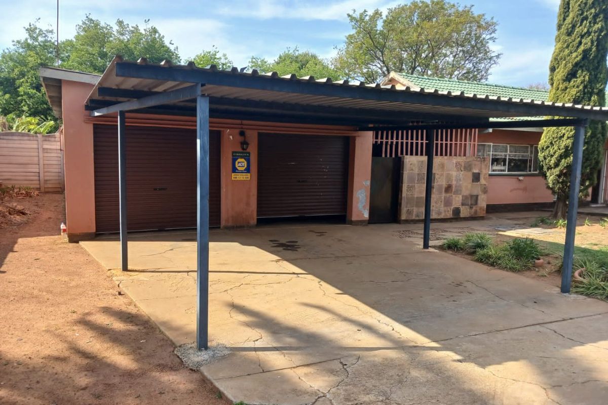 Lovely 4 Bedroom family Home for sale in Meiringspark!!! - Photo 2