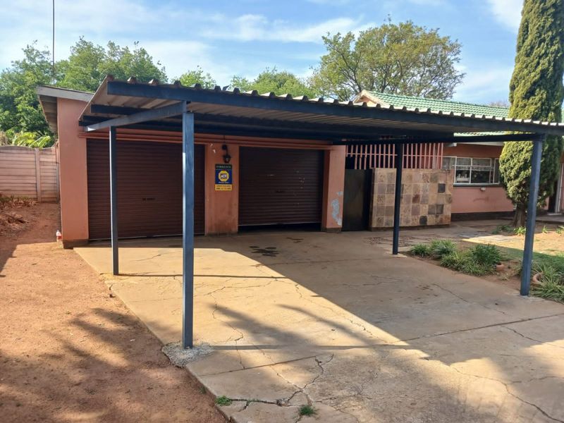 Lovely 4 Bedroom family Home for sale in Meiringspark!!! - Photo 2