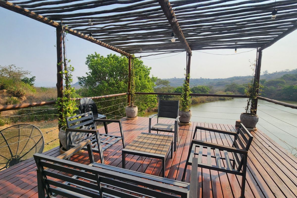 Stunning Family Hollywood Home On The Dam Off Grid - Photo 4