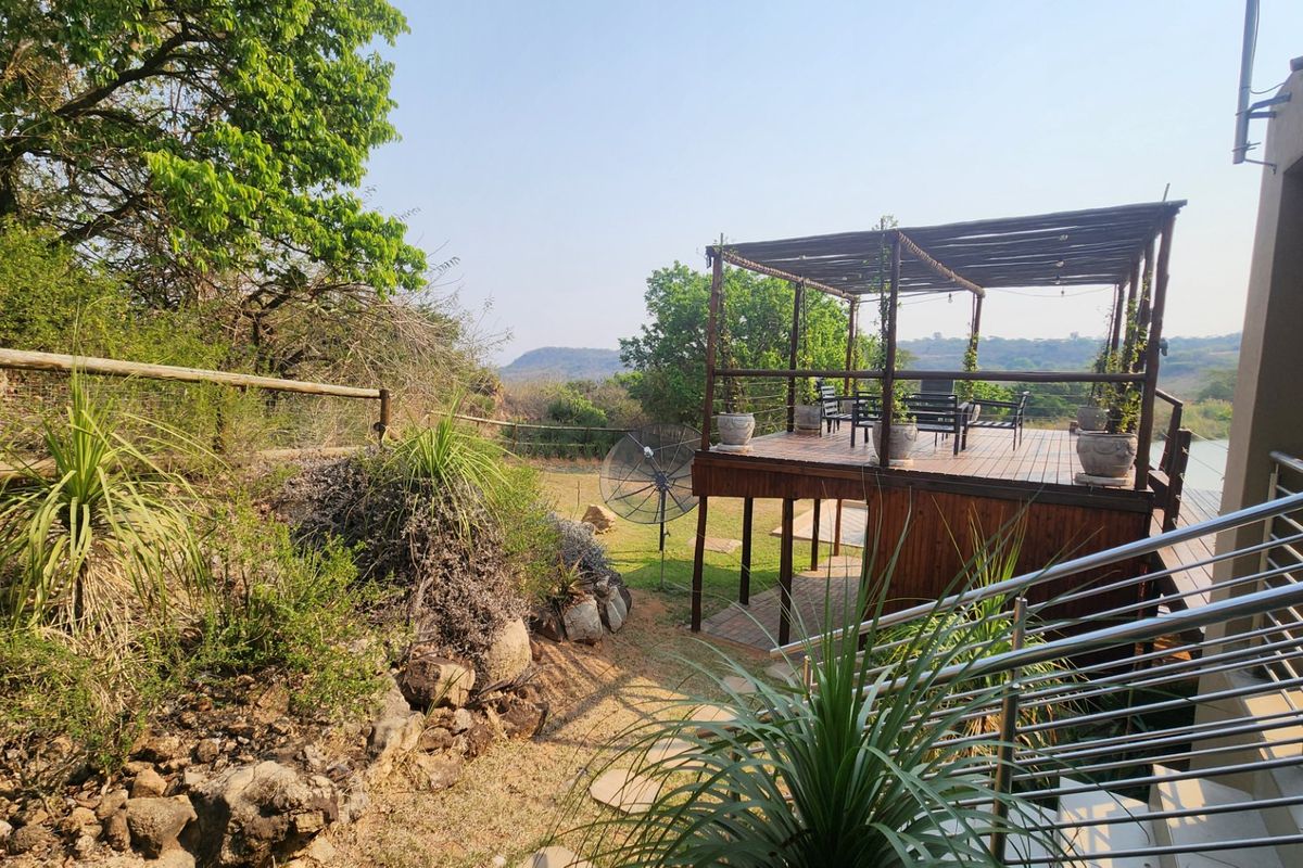 Stunning Family Hollywood Home On The Dam Off Grid - Photo 3