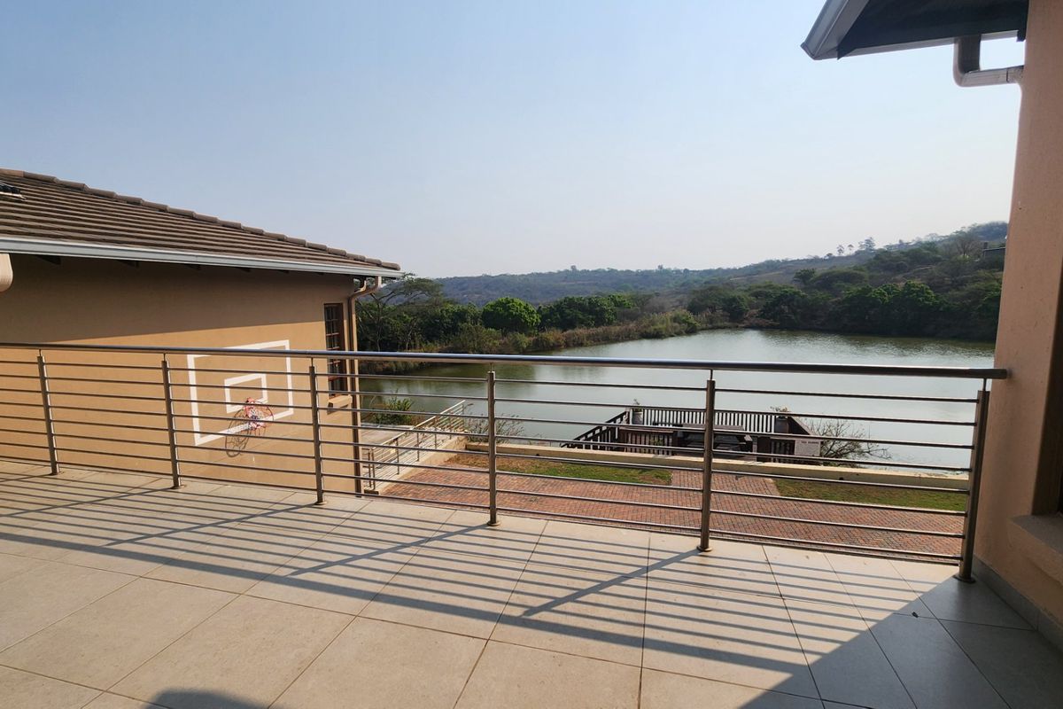 Stunning Family Hollywood Home On The Dam Off Grid - Photo 2