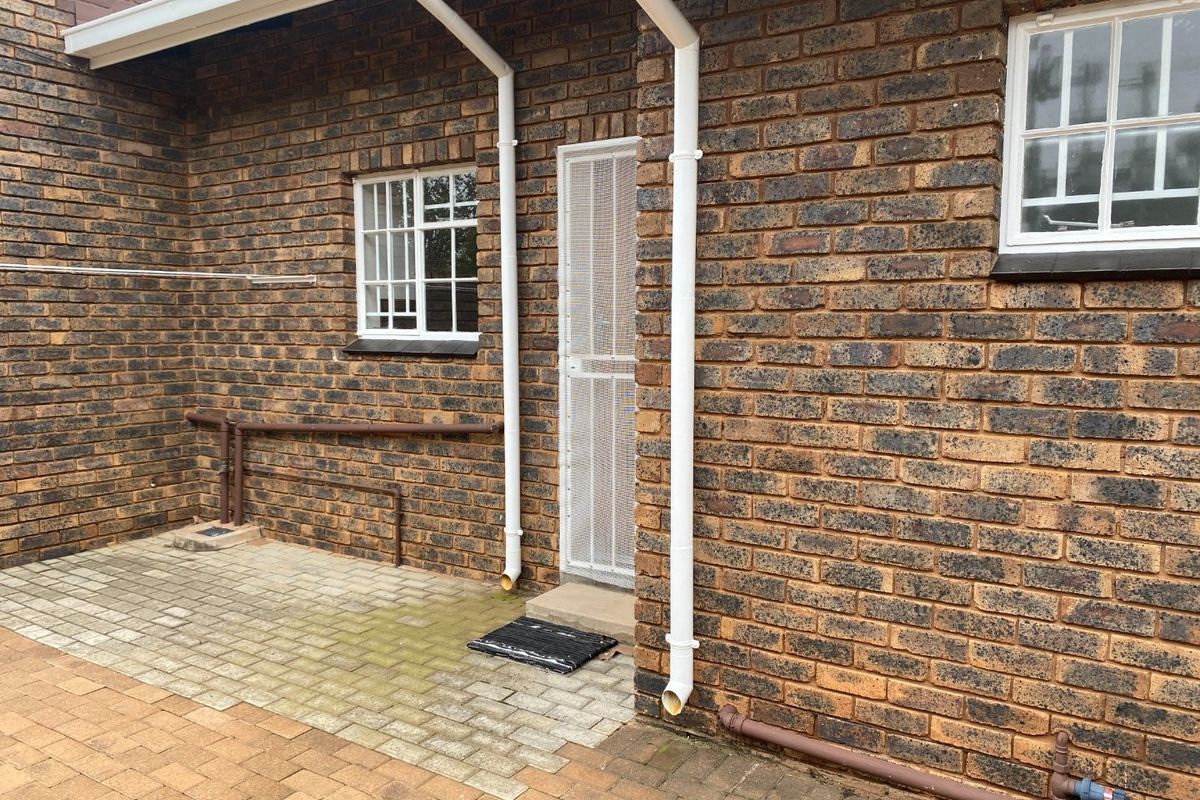 Retirement Village - Photo 2