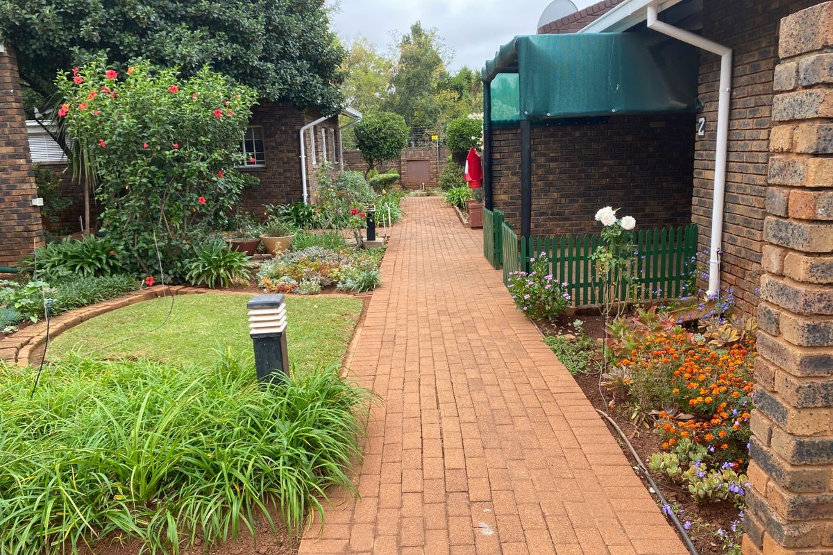 Retirement Village - Photo 3