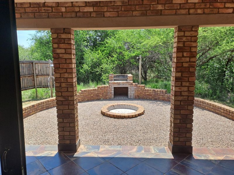 Established Lodge for Sale in Dinokeng North Big 5 game reserve - Photo 5