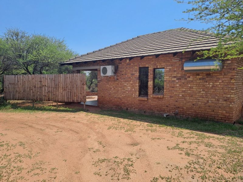Established Lodge for Sale in Dinokeng North Big 5 game reserve - Photo 2