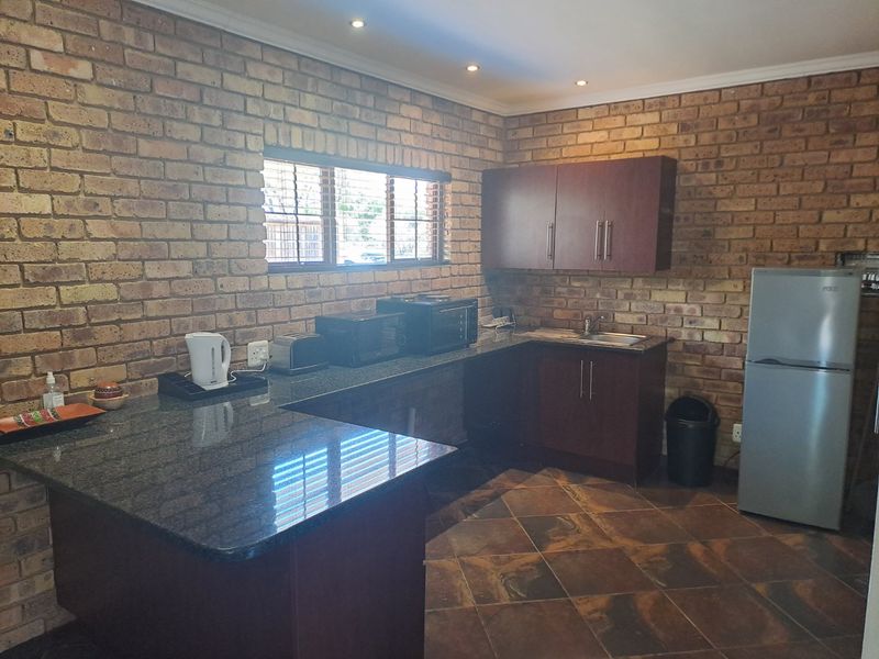 Established Lodge for Sale in Dinokeng North Big 5 game reserve - Photo 3