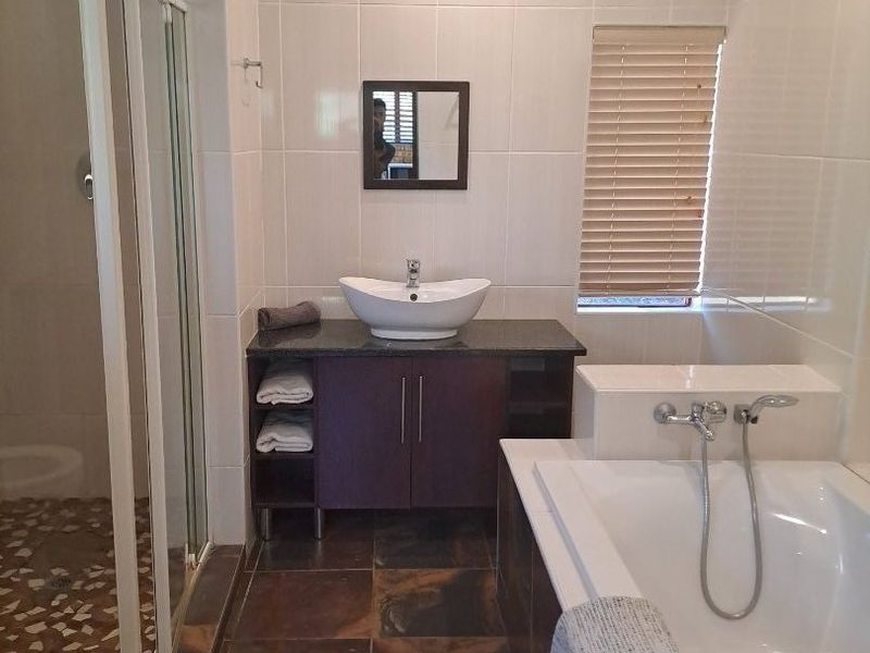 Established Lodge for Sale in Dinokeng North Big 5 game reserve - Photo 7