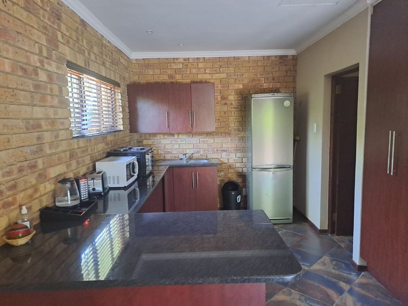 Established Lodge for Sale in Dinokeng North Big 5 game reserve - Photo 8